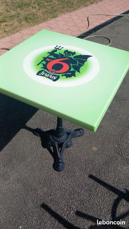 Table de bistro et ses tabourets (image 1)