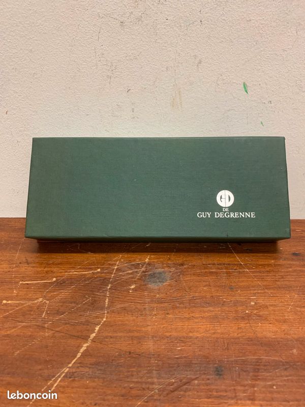 Coffret d'origine  Guy Degrenne comprenant 1 pelle à tarte + 12