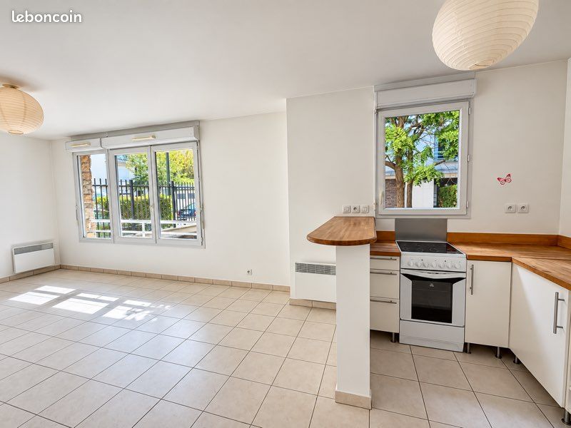 Appartement 3 pièces 59 m² · à Corbeil-Essonnes · 58,7 m² · 1 100 €/mois
