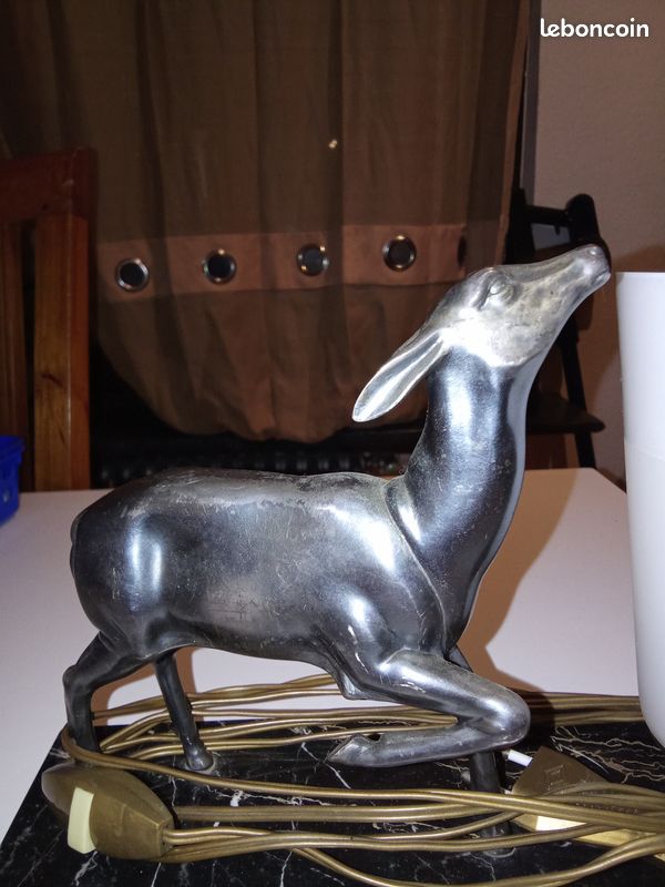 Vend Ancienne lampe de table chevreuil en régule sur socle en marbre H 19 CM LONG 30 CM LARG 10 CM (image 3)