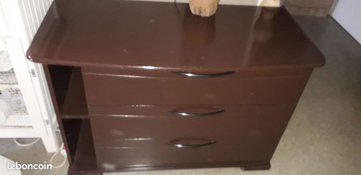 Commode (image 1)