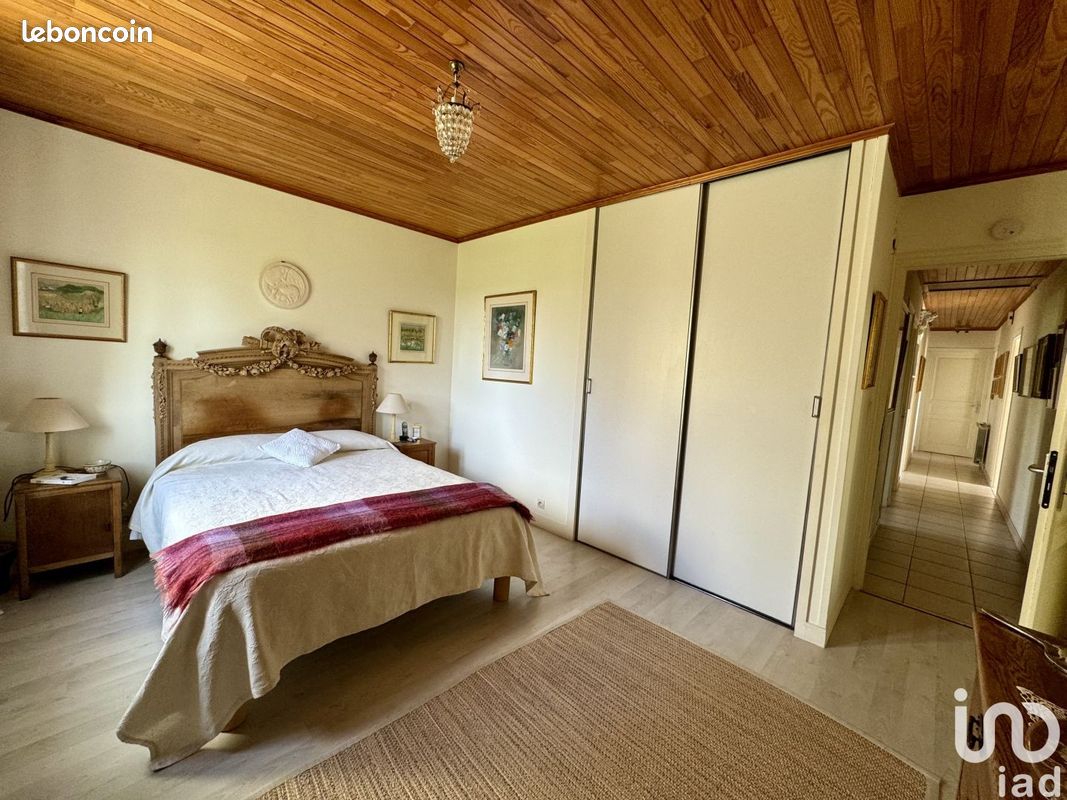 Maison 8 pièces 193 m² - Pérignac 16250 (image principale 8)