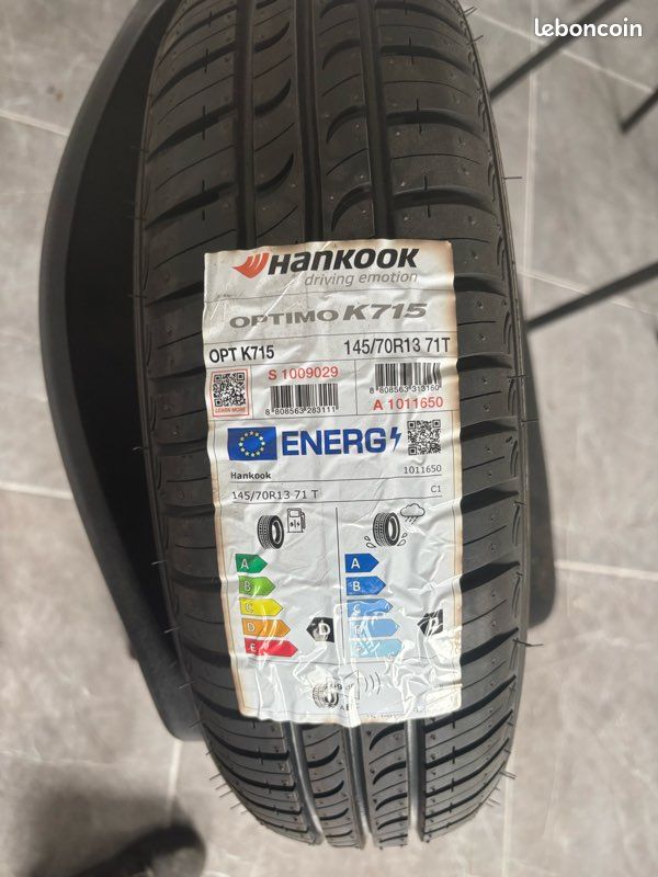 Pneu HANKOOK NEUF 145/70R13 Équipement auto