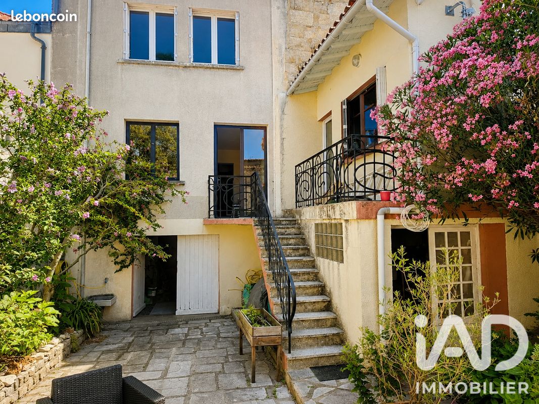 Maison 5 pièces 197 m² · à Niort · 197 m² · 327 000 €
