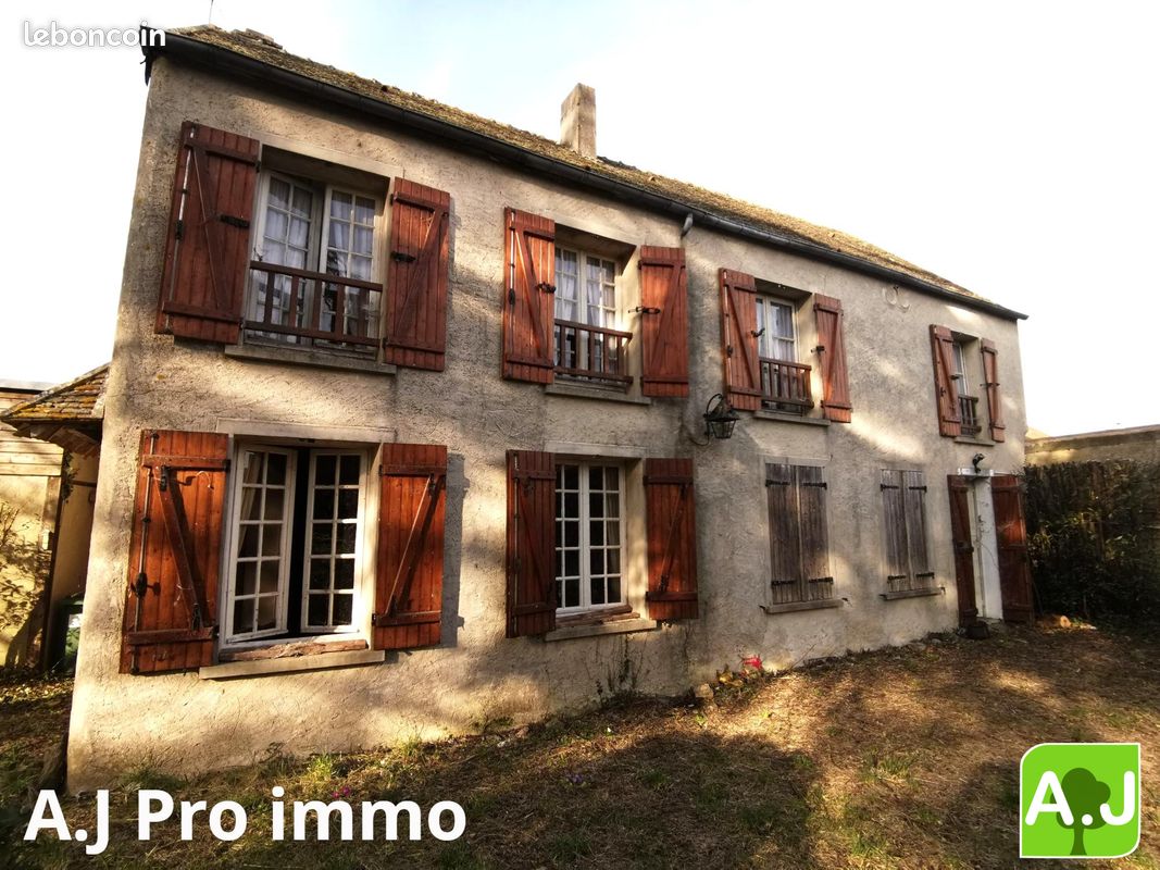 Maison 9 pièces 163 m² · à Bréval · 163 m² · 180 500 €