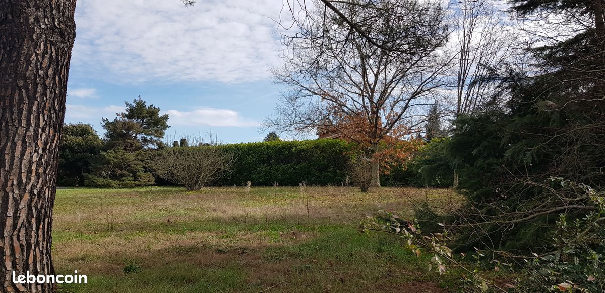 Lavaur (81500) Terrain constructible en hyper-centre · 75 000 €