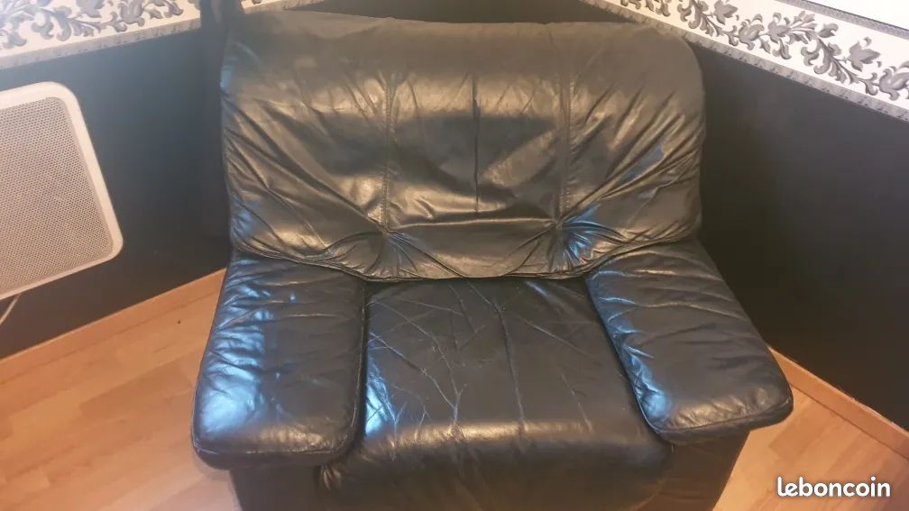 Fauteuil en cuir noir (image 1)
