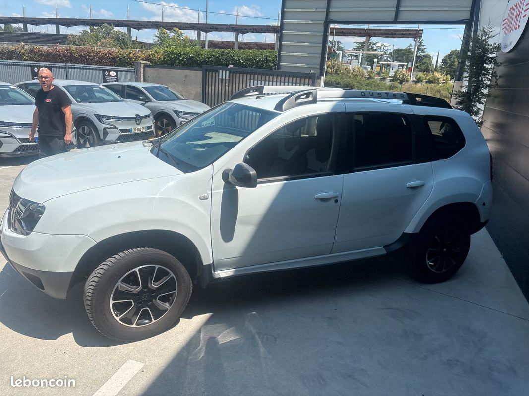 DACIA Duster dCi 110 4x2 Black Touch 2017 (image 9)