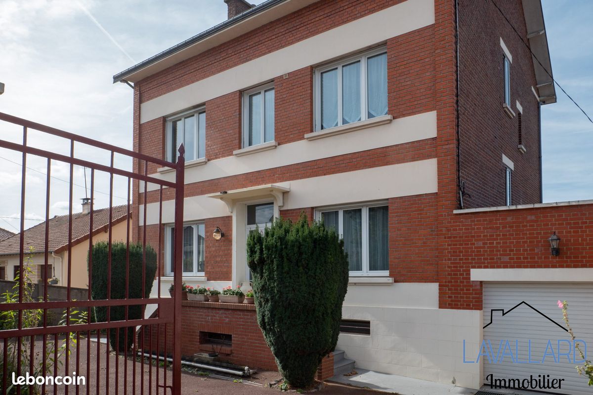 Maison 8 pièces 160 m² · à Moreuil · 160 m² · 385 000 €