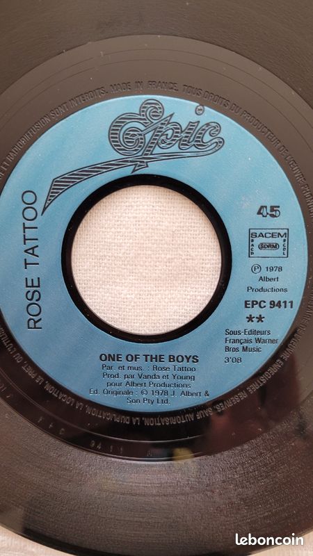 Vinyles 45t- Rose Tattoo + Black sabbath, Nombre : 5 ( 2×45T- Rock'n'roll Outlaw et une version Juke Box année : 1978 + 1×45T- Rock'n'roll is King ( 1981) + 2×45T Black Sabbath : Paranoid ) (image 11)