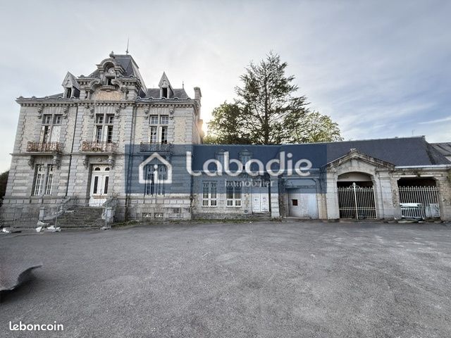 Maison 20 pièces 700 m² · à Mortain-Bocage · 700 m² · 87 200 €