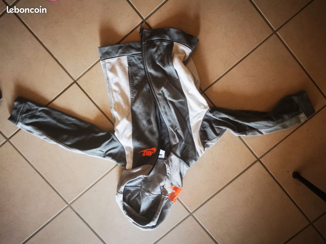 3 Sweat /1 veste 12 ans (image 1)