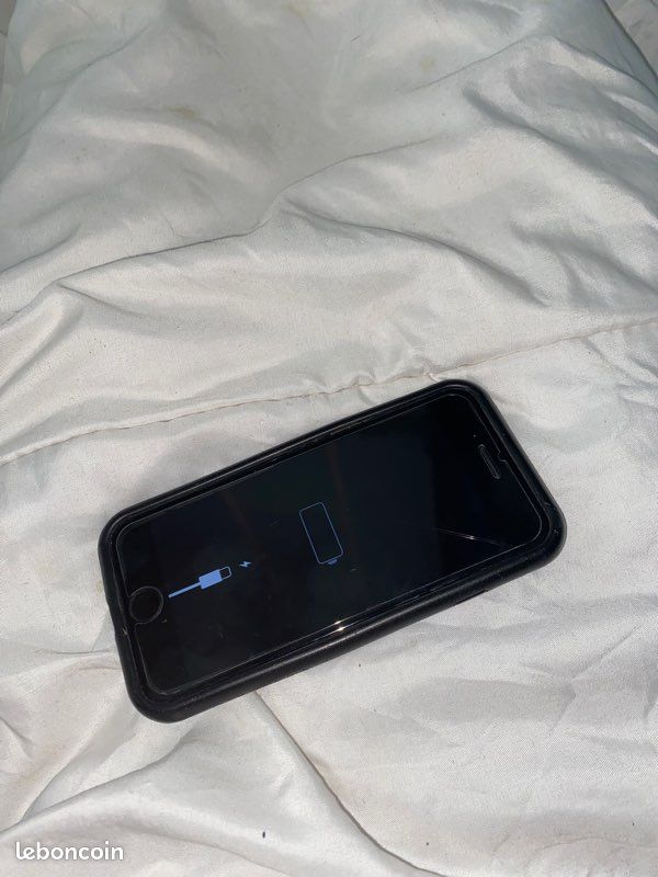 IPhone 7 noir 64 giga (image 1)