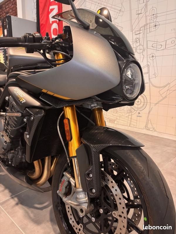 Triumph SPEED TRIPLE 1200 RR EDITION BREITLING (image 3)