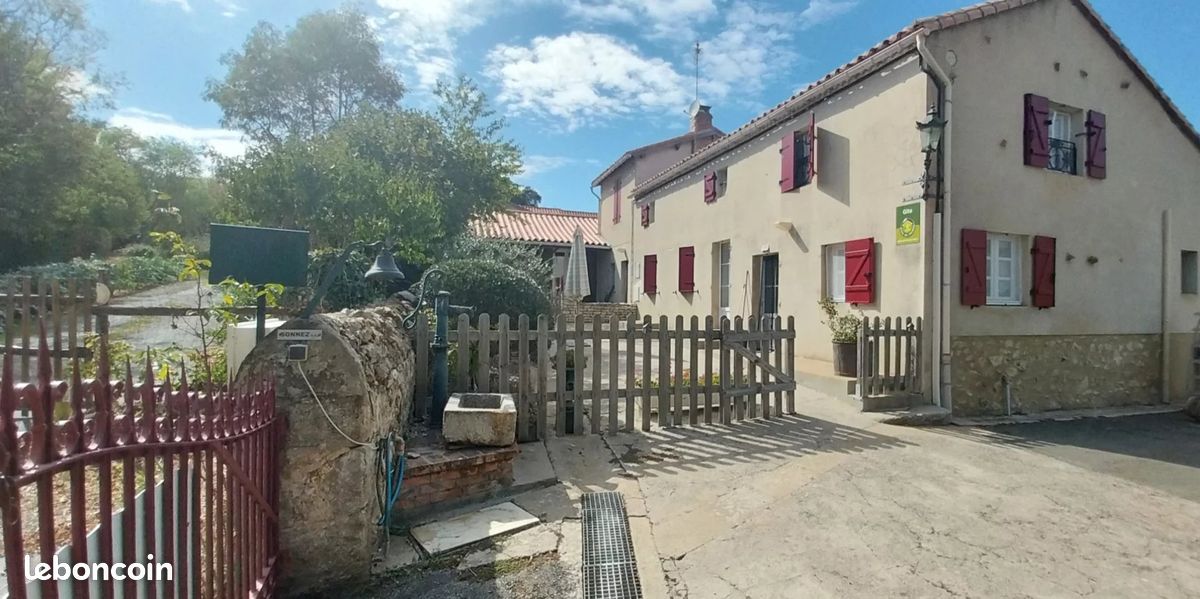 Maison 7 pièces 234 m² · à Gourgé · 234 m² · 257 000 €