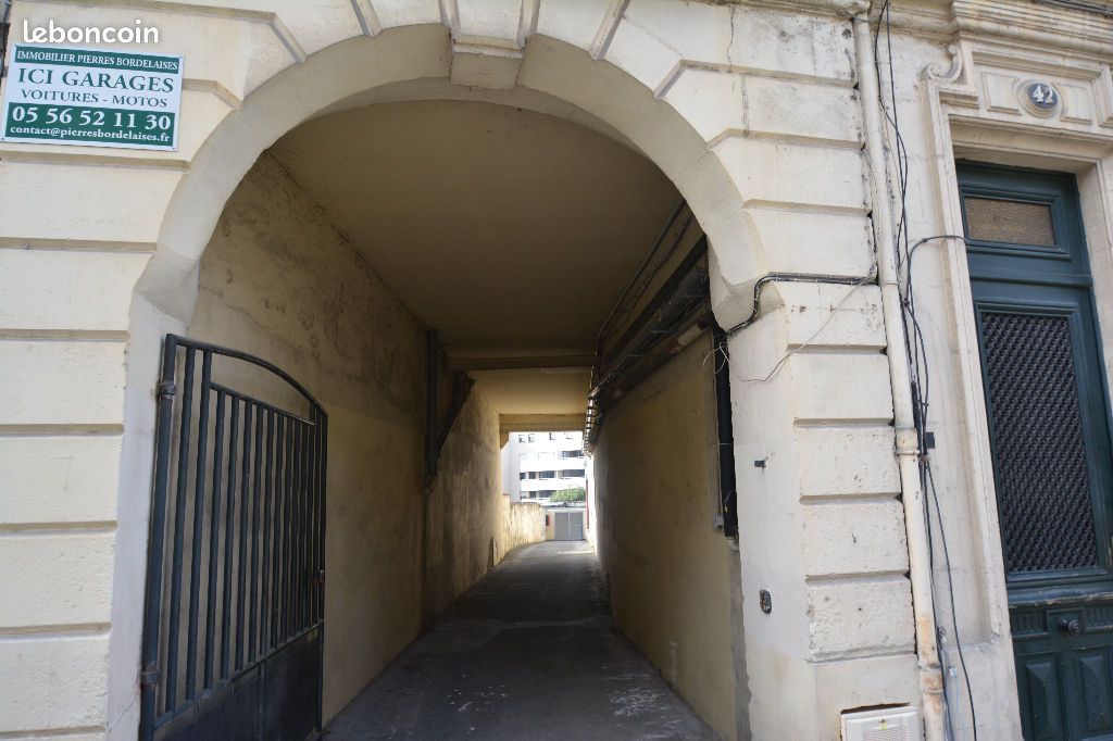 Parking/box BORDEAUX · 81 €
