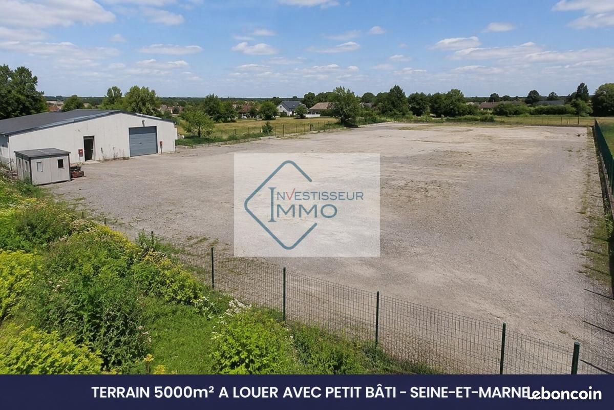Terrain 4350 m² · aux Chapelles-Bourbon · 4 350 €/mois