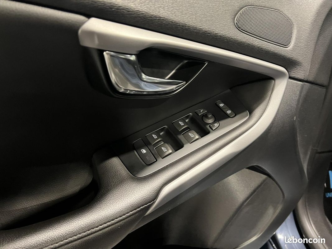 VOLVO V40 D2 120 Geartronic 6 Momentum (image 23)