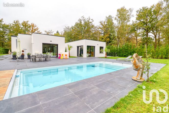Maison 7 pièces 300 m²