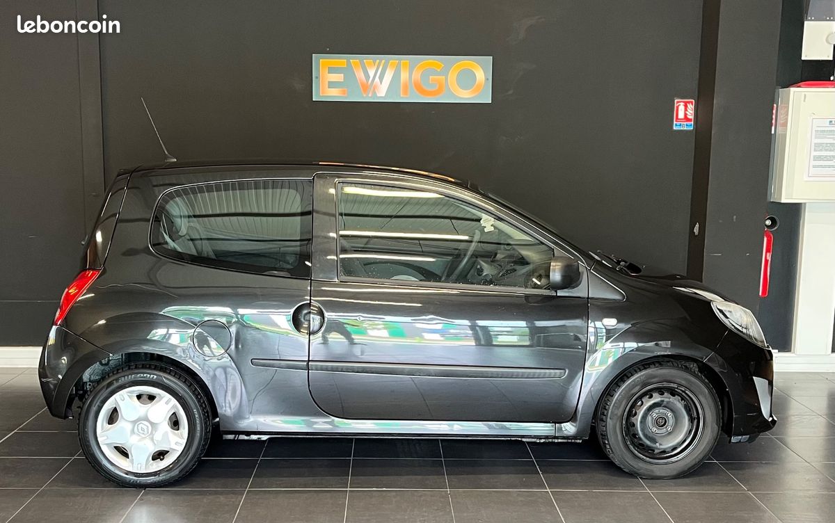 RENAULT TWINGO 1.2 75 AUTHENTIQUe (image 20)