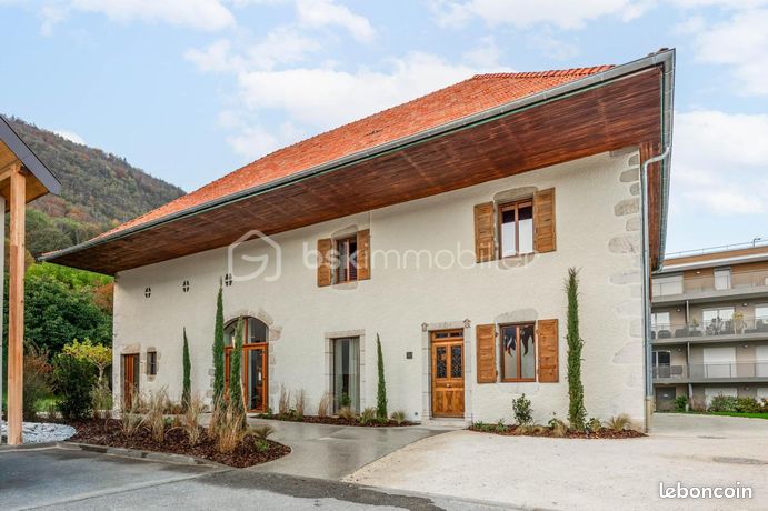 Maison 8 pièces 303 m²