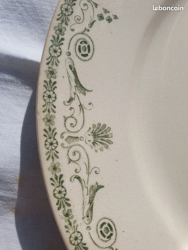Assiettes plates terre de fer vert estampillées BHV (image 10)