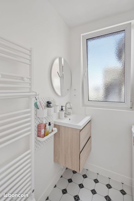 Appartement 1 pièce 28 m² · à Paris · 28 m² · 1 700 €