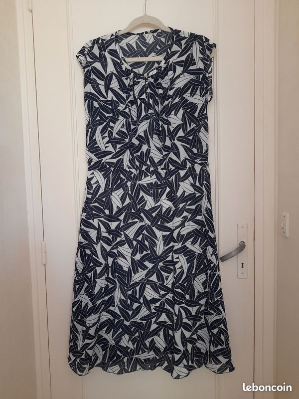 Robe Vintage Multicolore Taille 40-42 - Longueur 125 Cm - Style évasé En Polyester - Occasion Parfaite