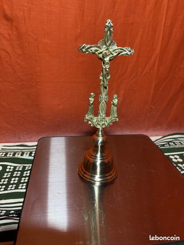 Ancien Crucifix d'Autel en Laiton / Bronze - Style Baroque avec Anges (image 1)