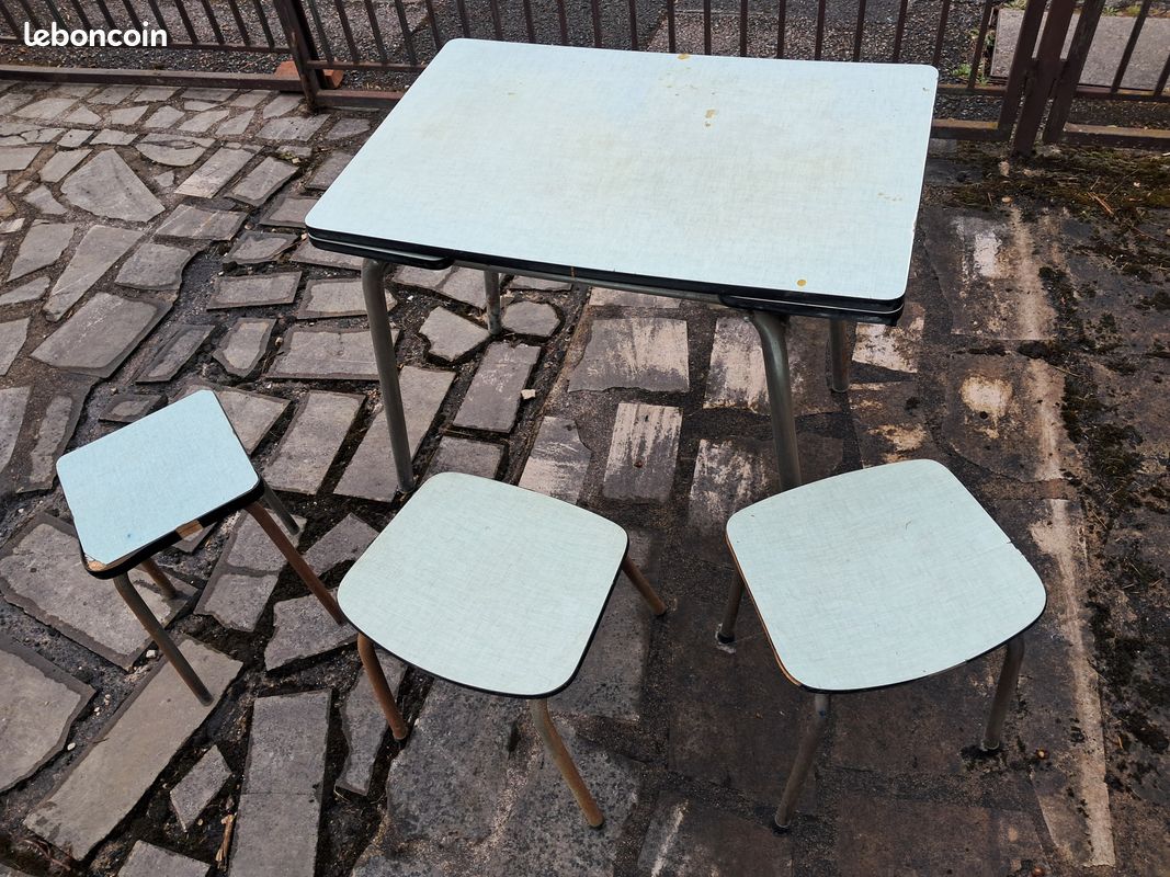 Table vintage formica bleue clair et 3 tabourets (image 3)