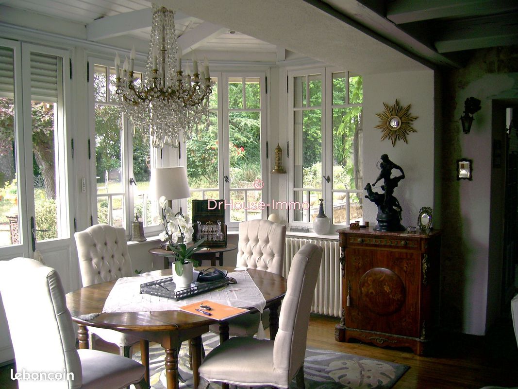 Propriété 9 pièces 267 m² - Xambes 16330 (image principale 2)
