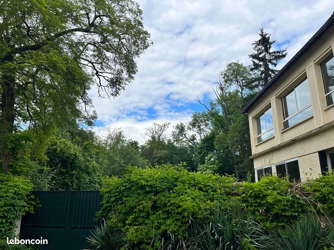 Maison 10 pièces 293 m² · à Bourron-Marlotte · 293 m² · 550 000 €