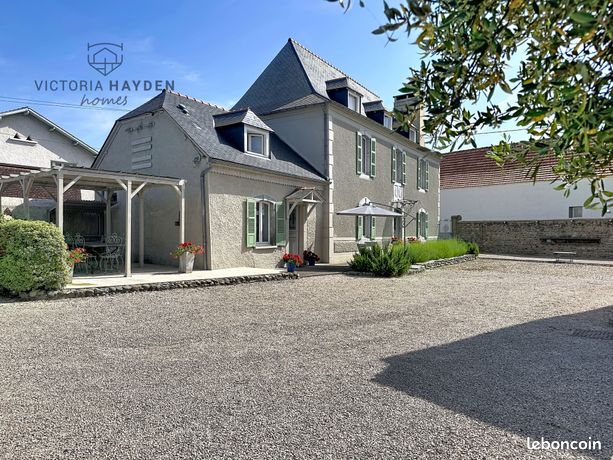 Maison 8 pièces 221 m²