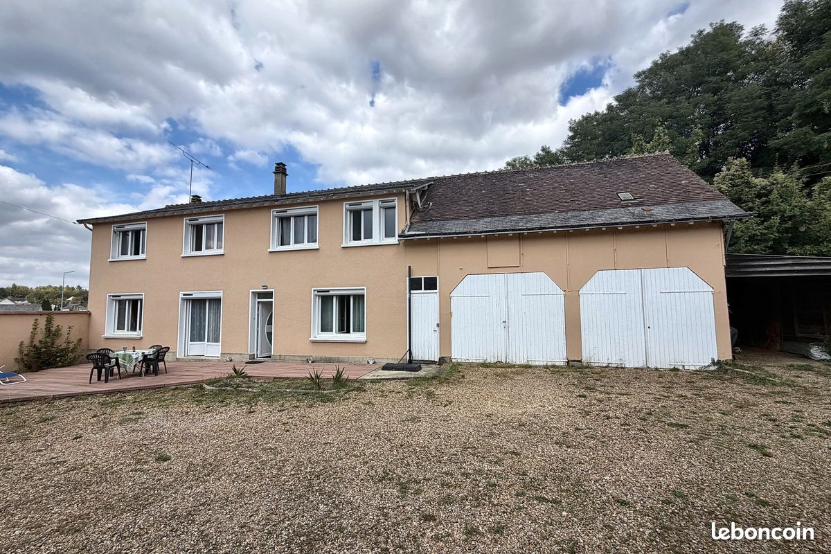 Maison 9 pièces 180 m² · à Saint-Calais · 180 m² · 163 990 €