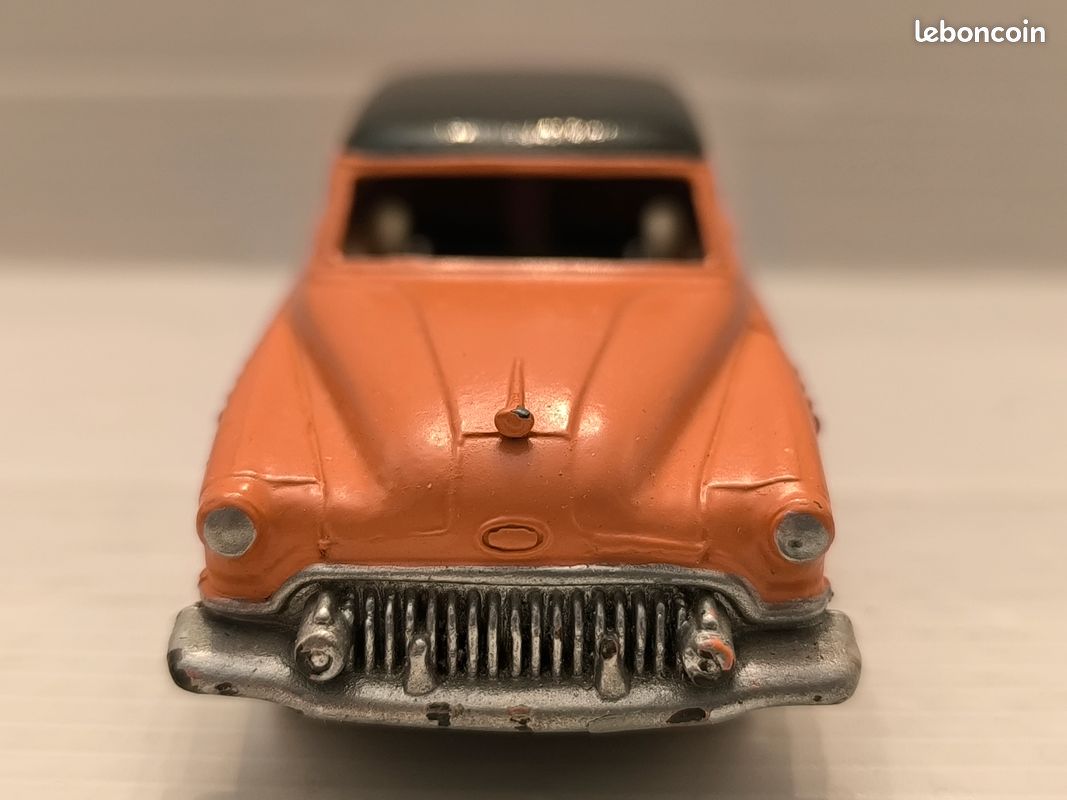 Miniature SIMCA 1301 spécial cuivre métallisé noir HERPA HER430746-002