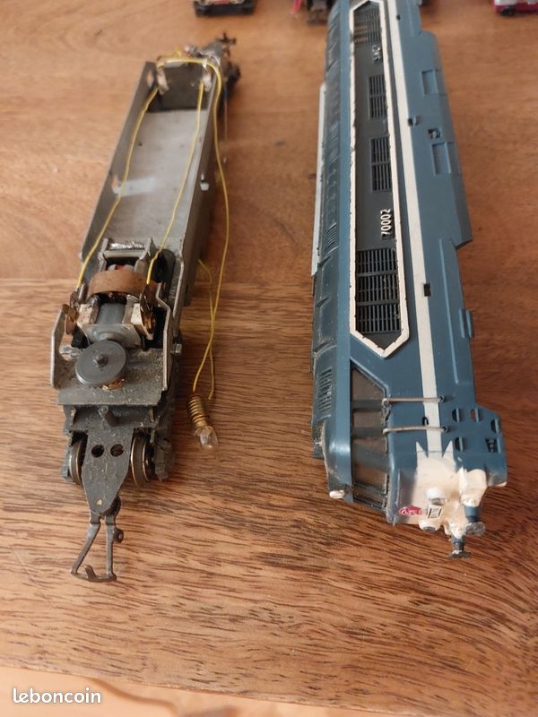 LOT 9 LOCOMOTIVE Jouef & 15 moteur ( fonctionnent ) réseau train