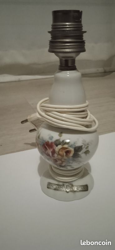 Petit pied de lampe en porcelaine (image 3)