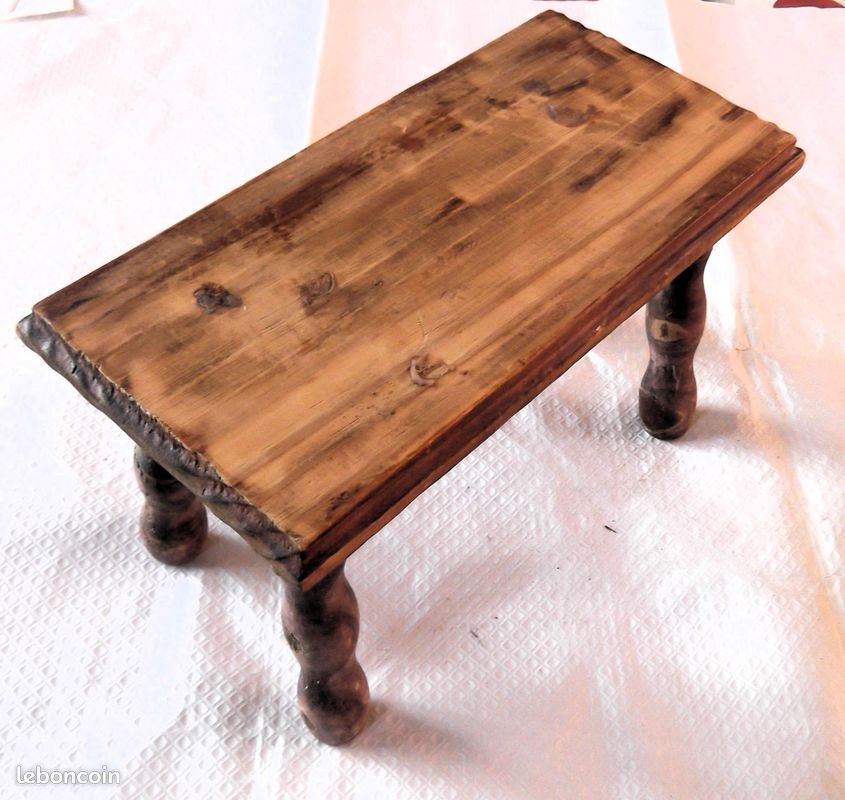 Ancien repose pieds en bois (image 1)