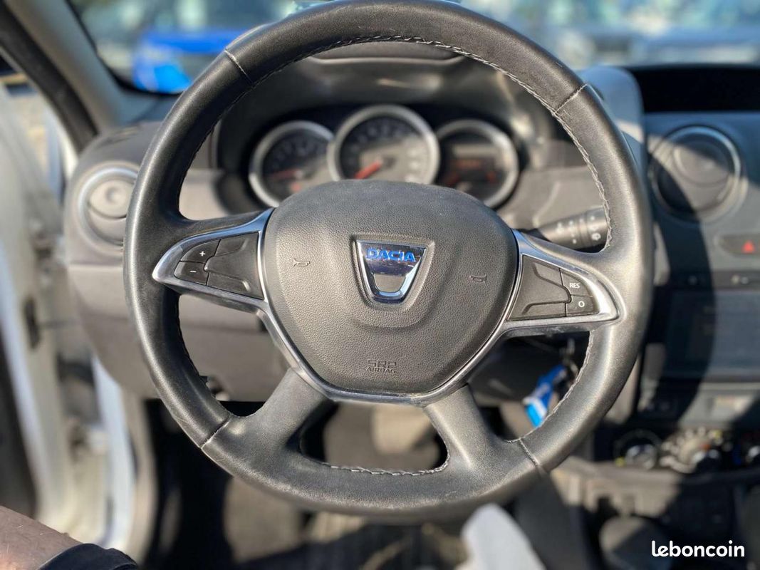 DACIA DUSTER 1.5 dCi - 110 - BV EDC PRESTIGE + ATTELAGE + Caméra (image 8)