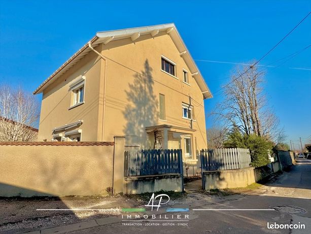 Maison 10 pièces 210 m²