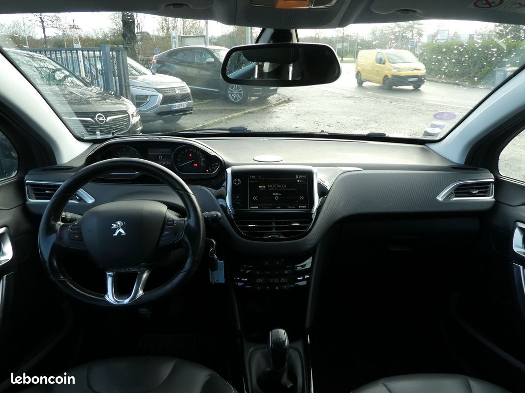 Peugeot 2008 1.2 PURETECH 110CH ALLURE BUSINESS S&S (image 3)