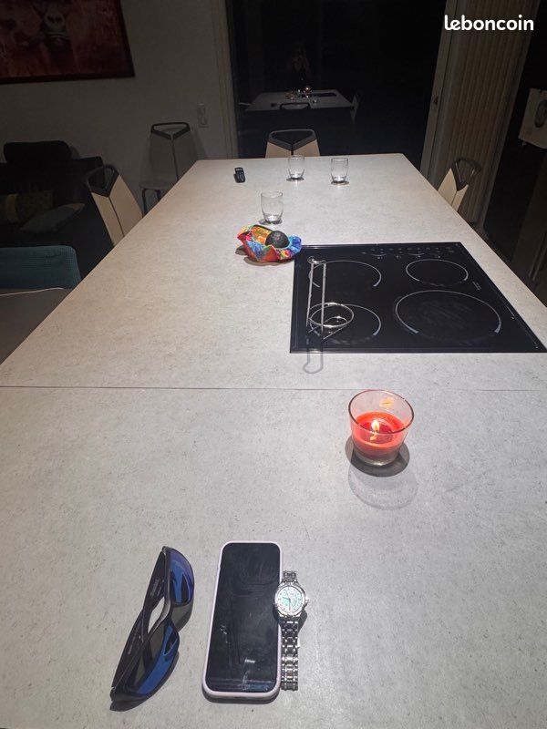 Îlot de cuisine équipé avec table et chaises (image 13)