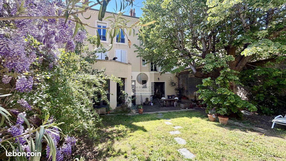 Maison 10 pièces 303 m² · à Valence · 303 m² · 695 000 €
