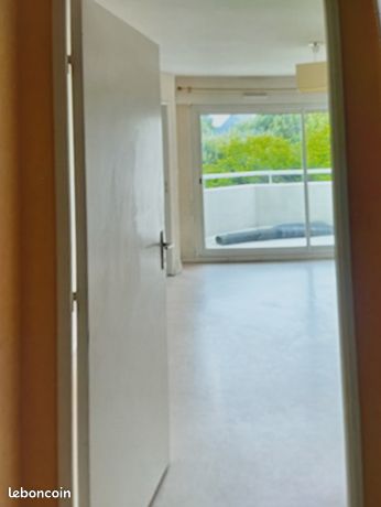Appartement T2 avec balcon, cave et parking à Pompidou