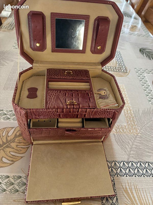 Boîte à bijoux (1) - peau de crocodile