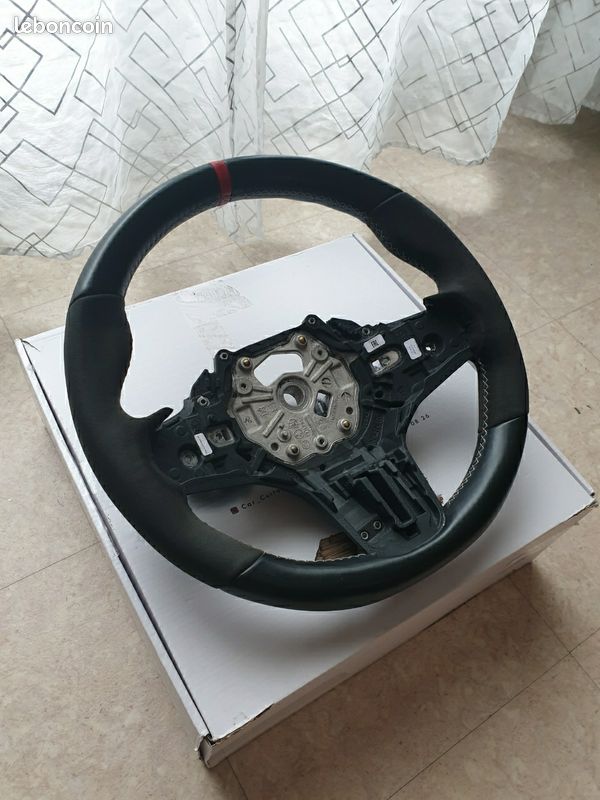 Volant bmw 135i f40 m performance (image 2)