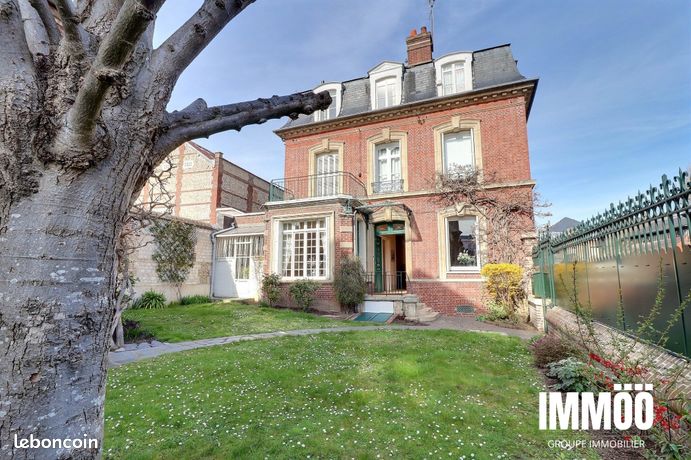 Maison 8 pièces 220 m²