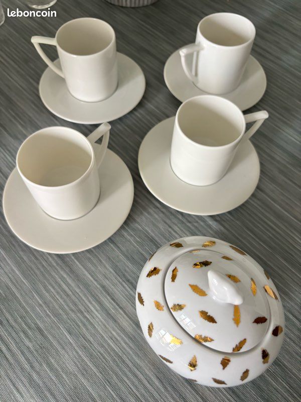Ensemble tasses à café blanches (image 1)