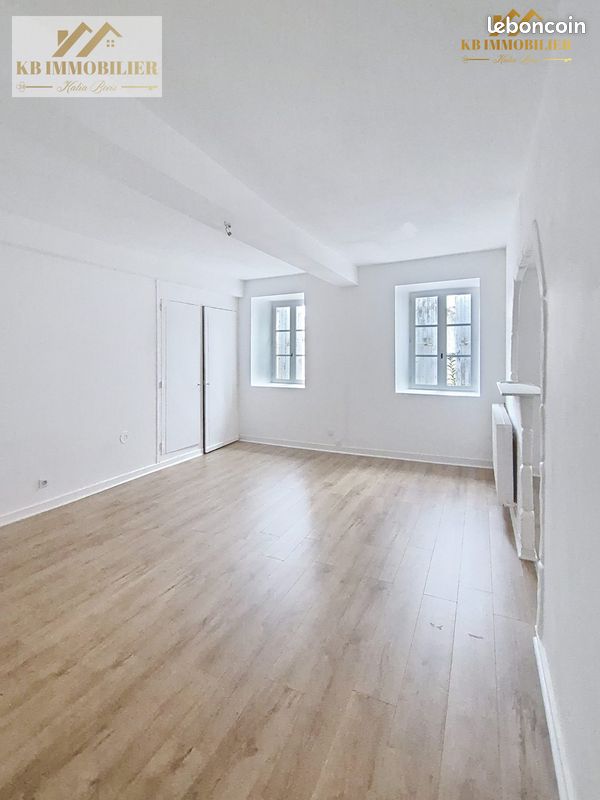 Appartement 6 pièces 103 m² · à Privas · 103 m² · 700 €