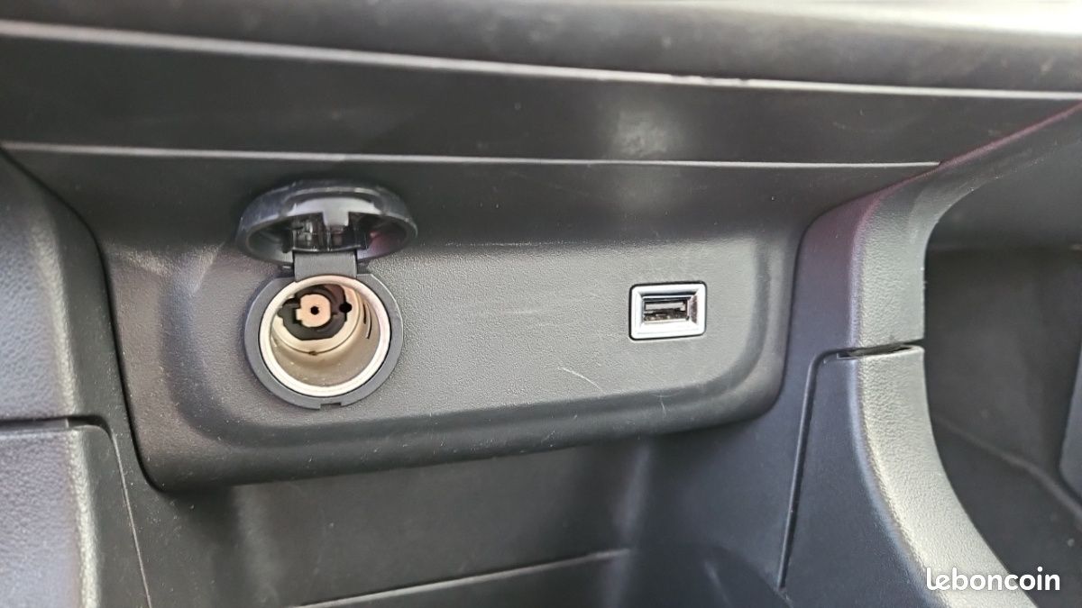 Citroën C3 BLUEHDI 100 SS BVM5 SHINE BUSINESS (image 27)